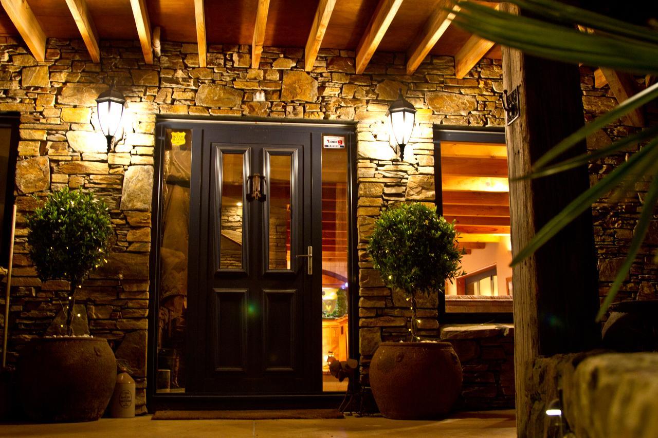 Tree House Lodge Bed & Breakfast Cheviot Экстерьер фото
